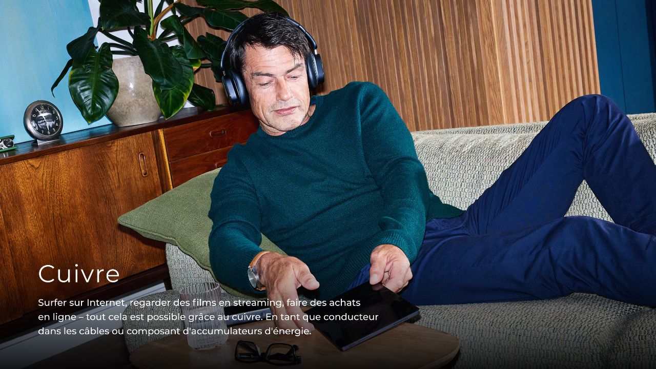 2025-swisscampaign-kupfer-sofa-fr